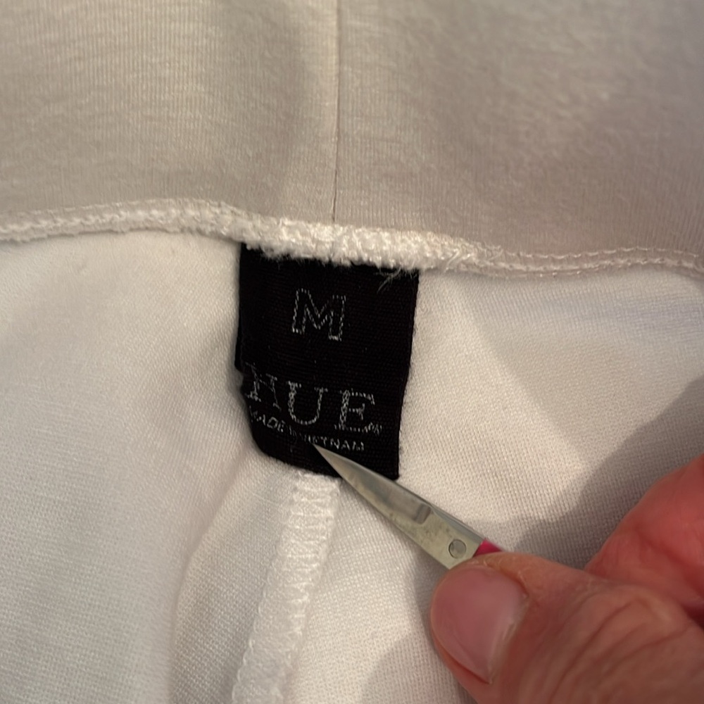Hue Capri Leggings - Picture 2 of 4